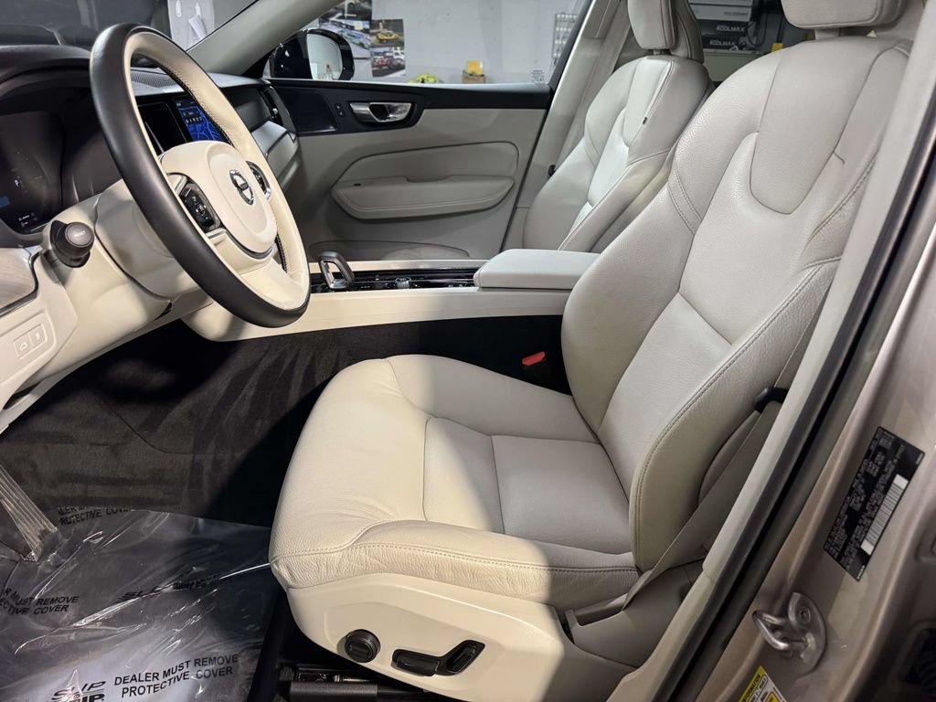 Used 2023 Volvo XC60 T8 Plus w/ Climate Package AWD/4WD image 4