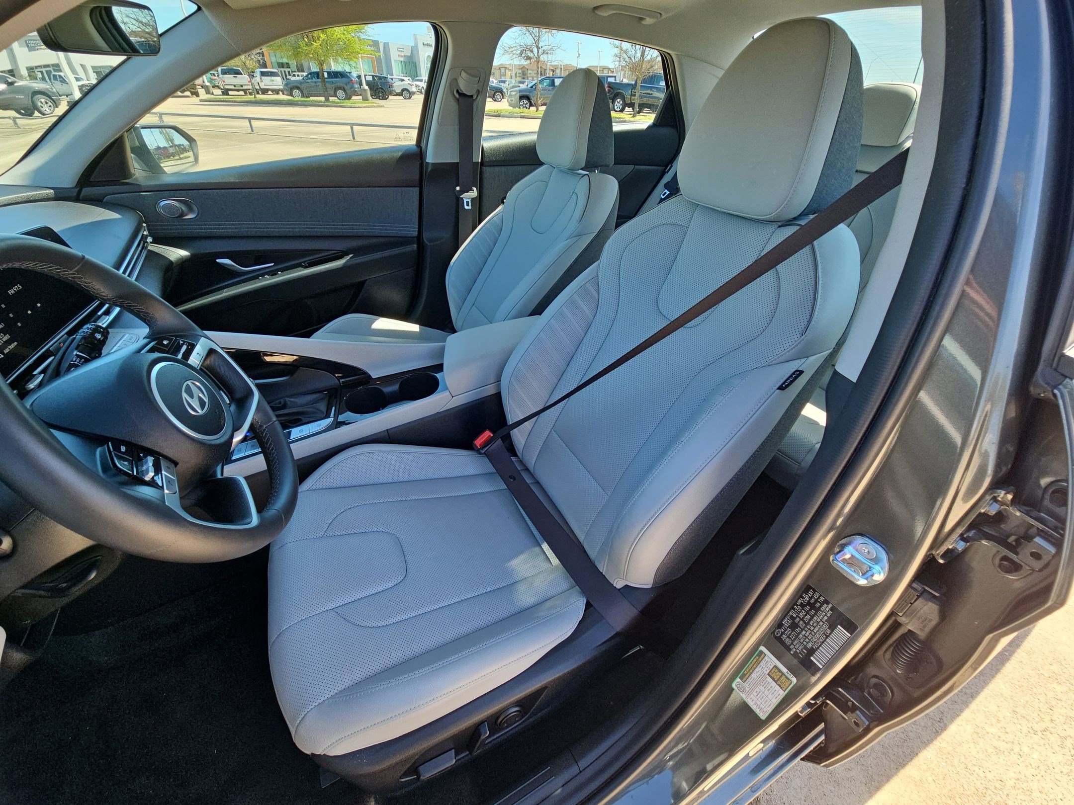 Used 2025 Hyundai Elantra Limited image 15