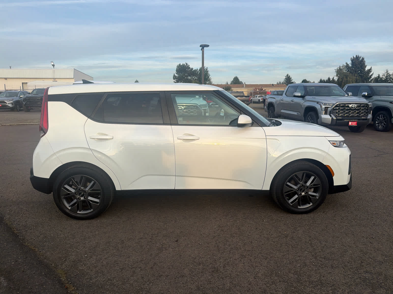 Used 2021 Kia Soul S FWD image 2