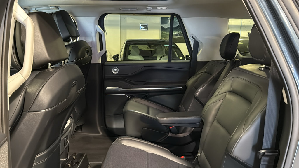 Used 2026 Lincoln Navigator L Reserve AWD/4WD image 22