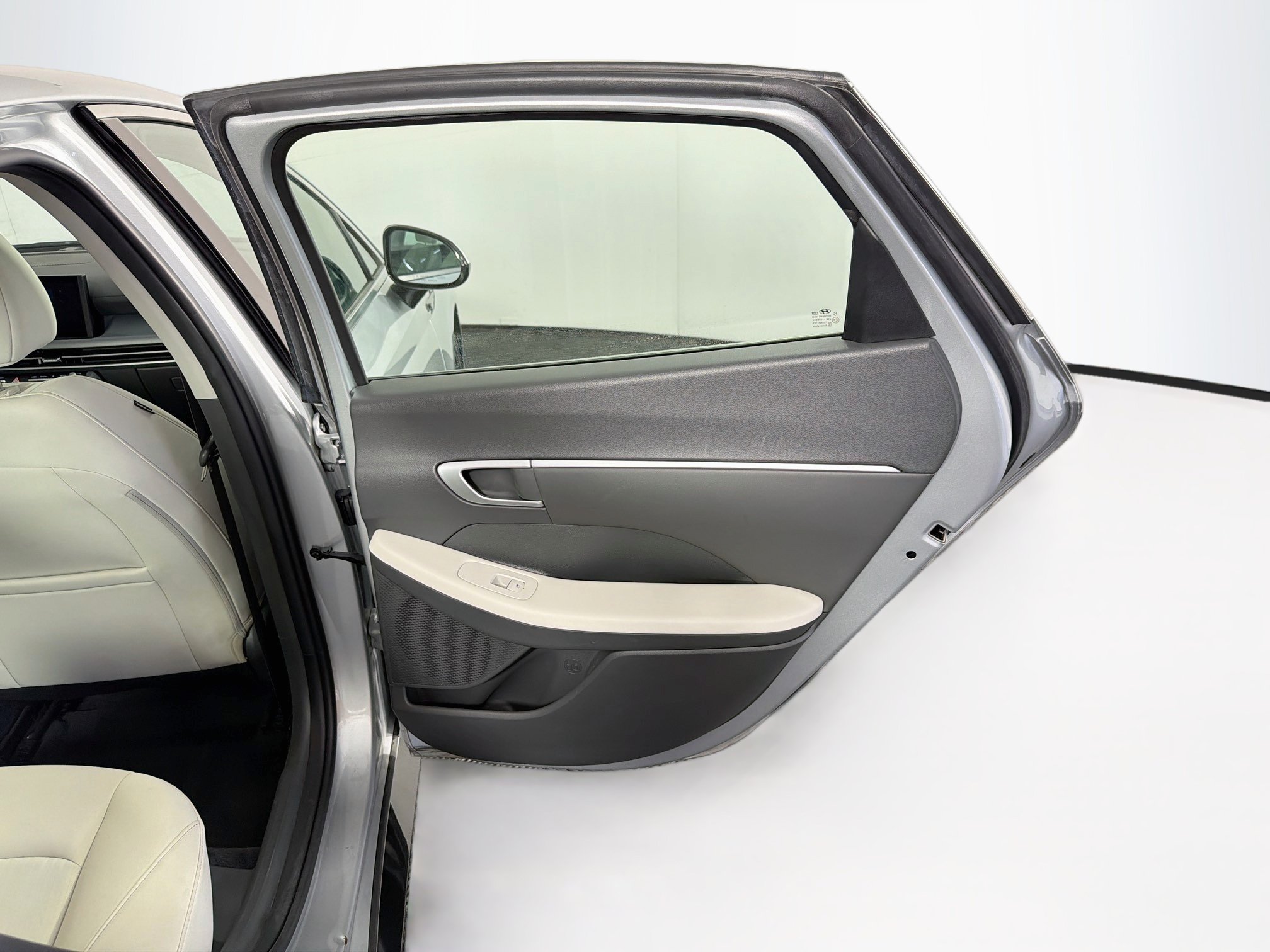 Used 2025 Hyundai Sonata SEL FWD image 31