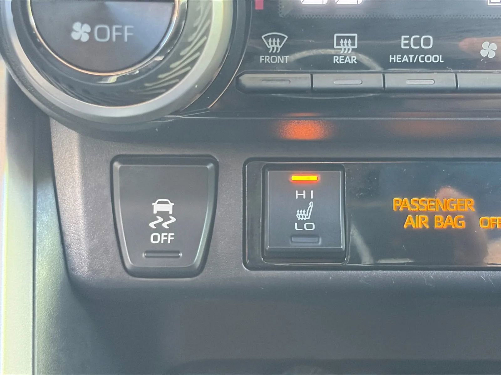 Used 2021 Toyota RAV4 SE w/ Weather & Moonroof Package AWD/4WD image 24