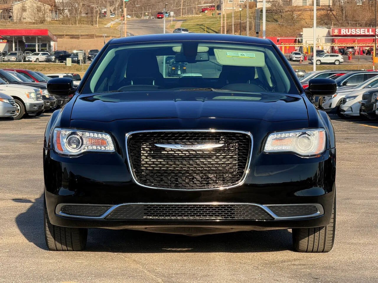 Used 2018 Chrysler 300 Touring AWD/4WD image 3