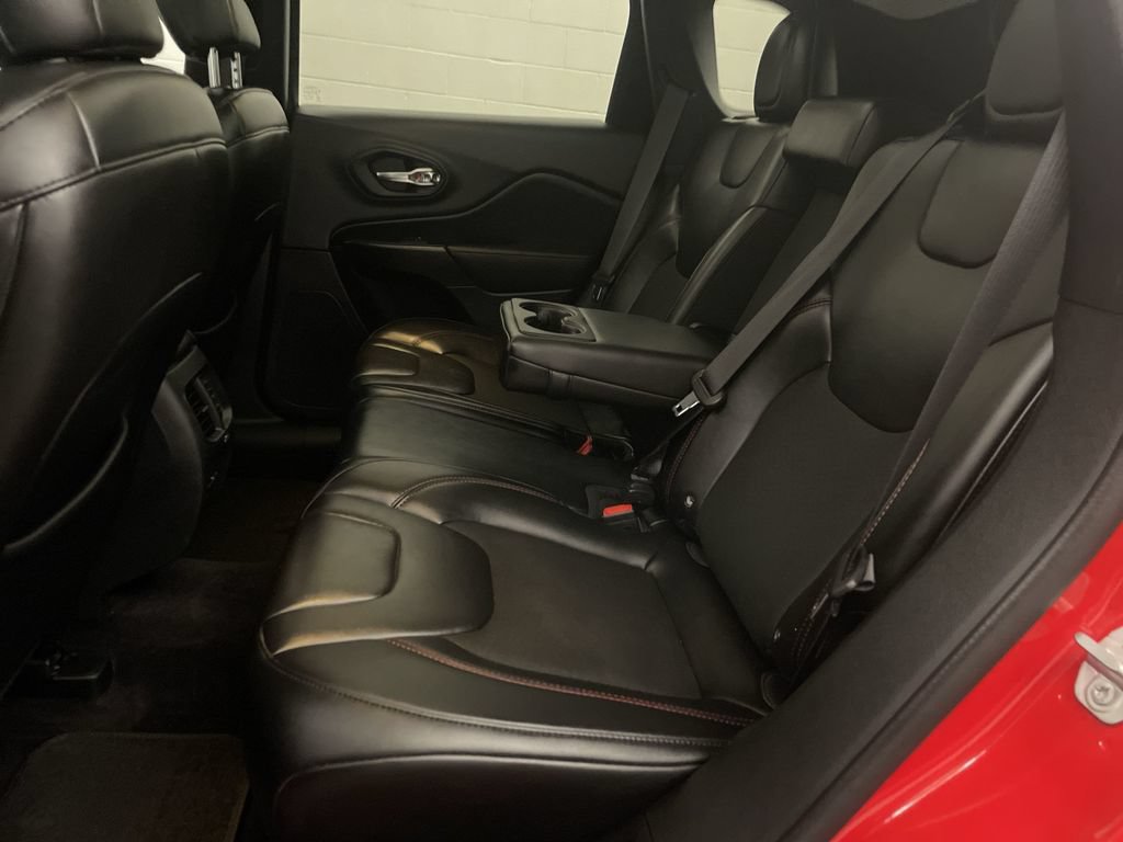 Used 2019 Jeep Cherokee Trailhawk w/ Comfort & Convenience Group AWD/4WD image 19