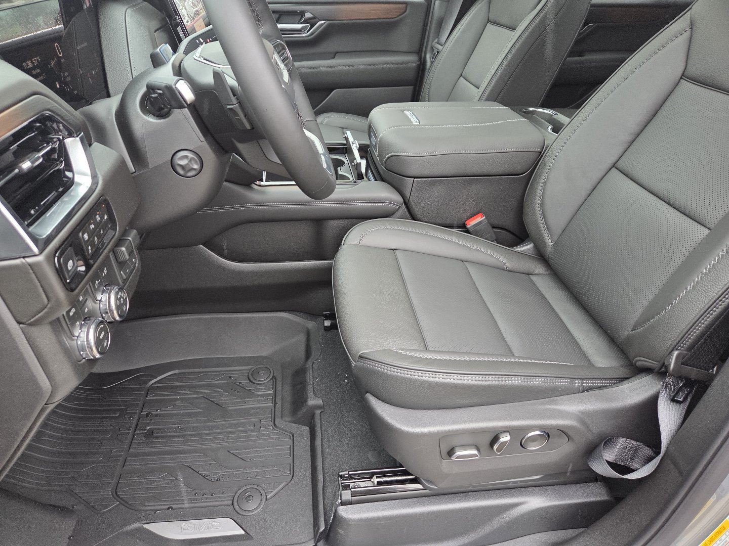 New 2026 GMC Yukon XL Denali w/ Denali Reserve Package AWD/4WD image 29