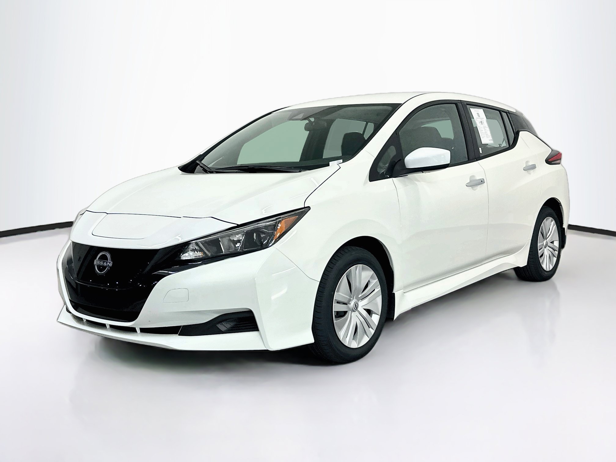 Used 2025 Nissan Leaf S FWD image 3