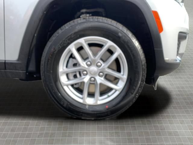 Used 2025 Jeep Grand Cherokee L Laredo AWD/4WD image 49