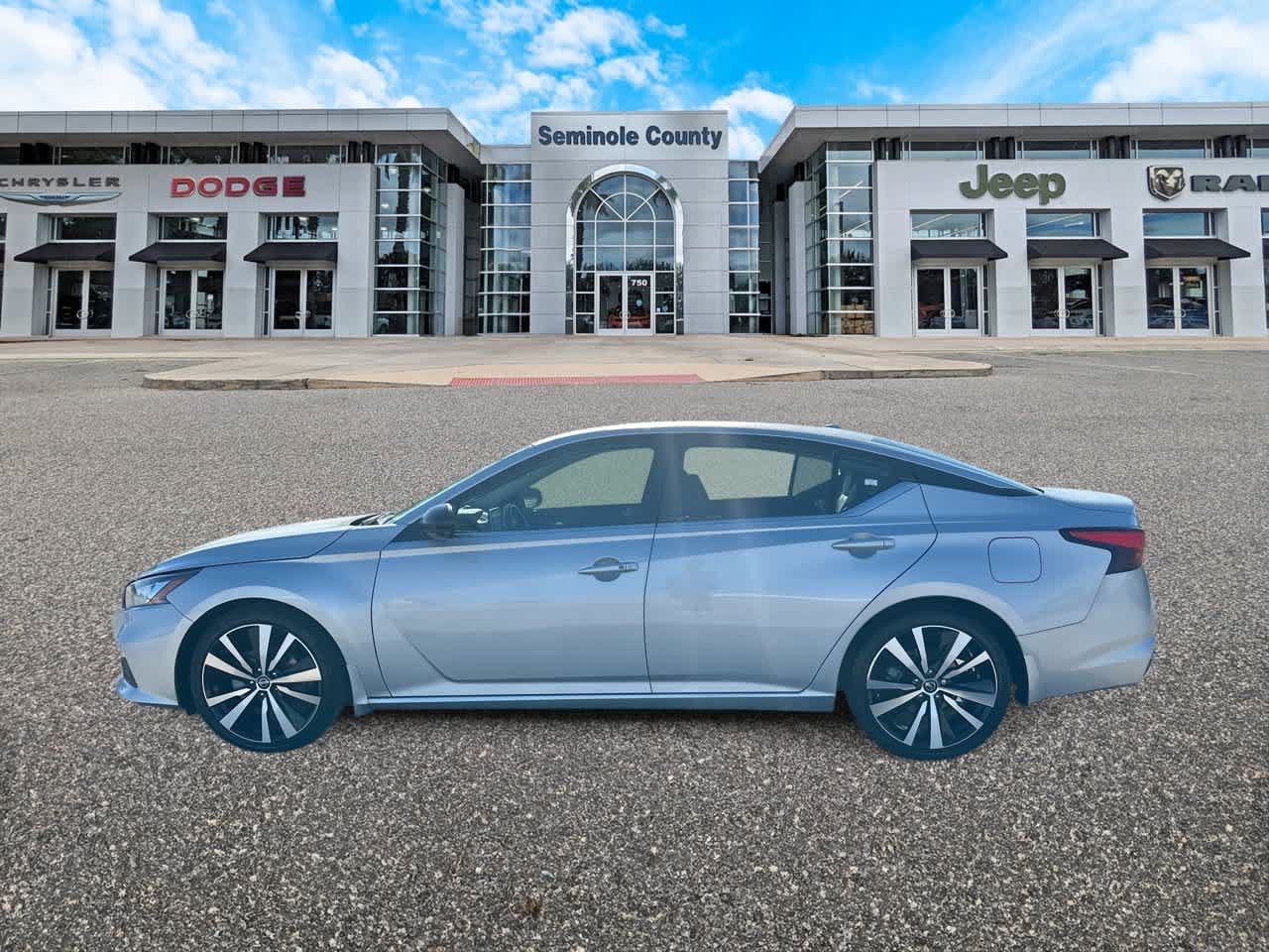 Used 2020 Nissan Altima 2.5 SR w/ Premium Package FWD image 5