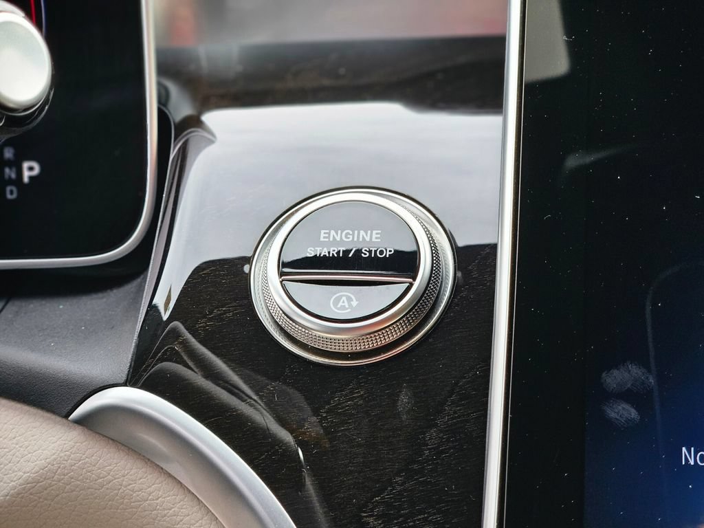 Used 2025 Mercedes-Benz GLC 300 4MATIC image 28