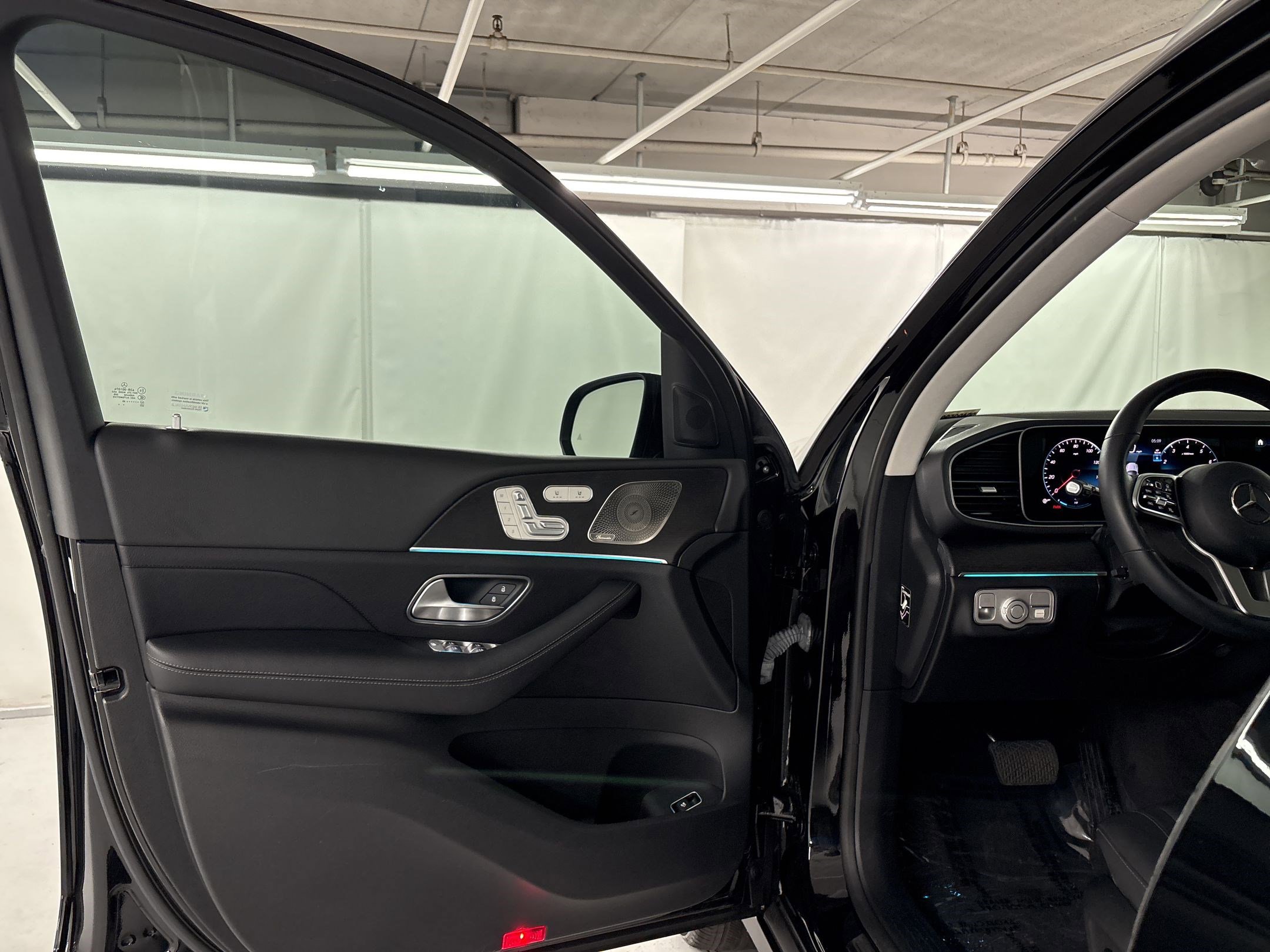 Used 2023 Mercedes-Benz GLE 450 4MATIC w/ Premium Package image 5