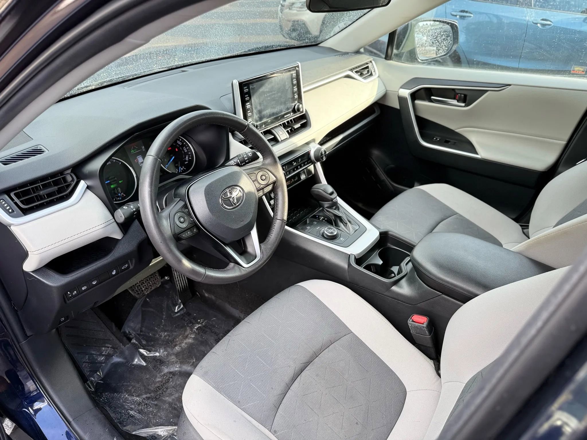 Used 2021 Toyota RAV4 XLE image 11