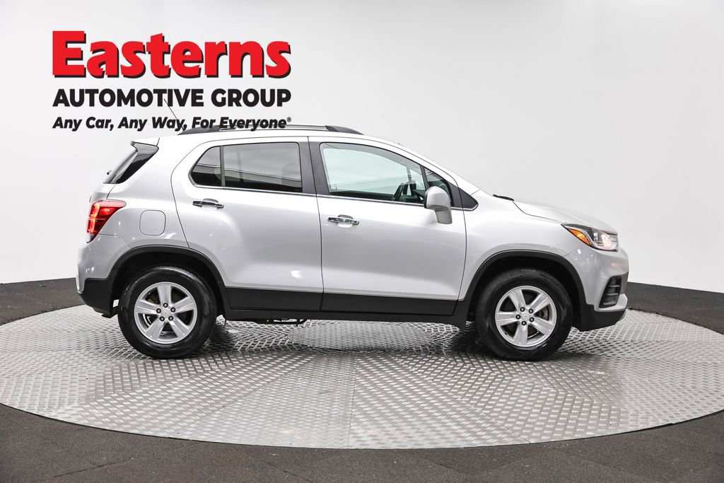 Used 2018 Chevrolet Trax LT w/ LT Convenience Package image 4