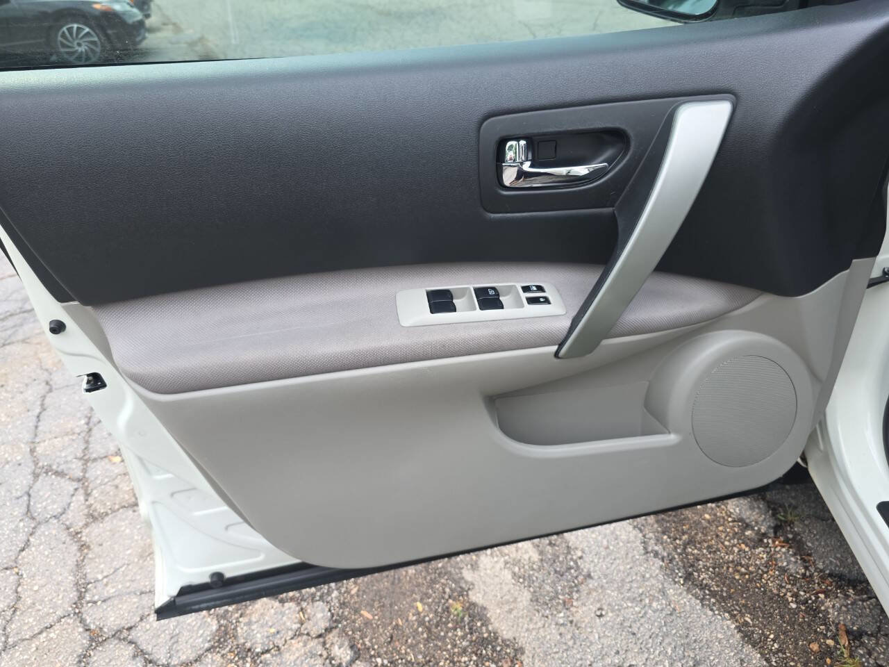 Used 2015 Nissan Rogue S w/ Convenience Package image 4