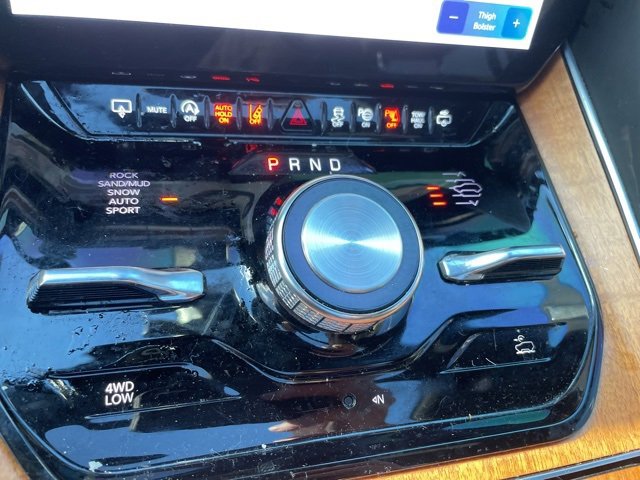 Used 2023 Jeep Grand Wagoneer Series III image 11