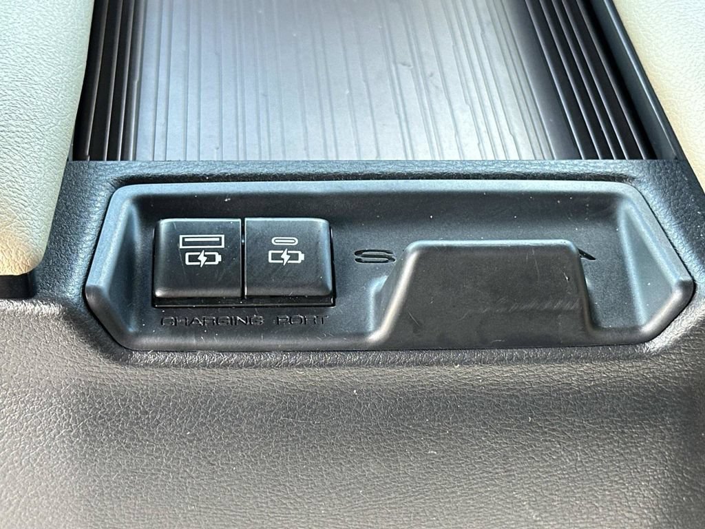Used 2024 Toyota Sienna XLE FWD image 17