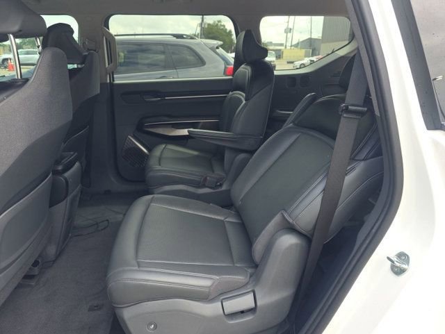 Used 2024 Kia EV9 Light Long Range RWD image 2