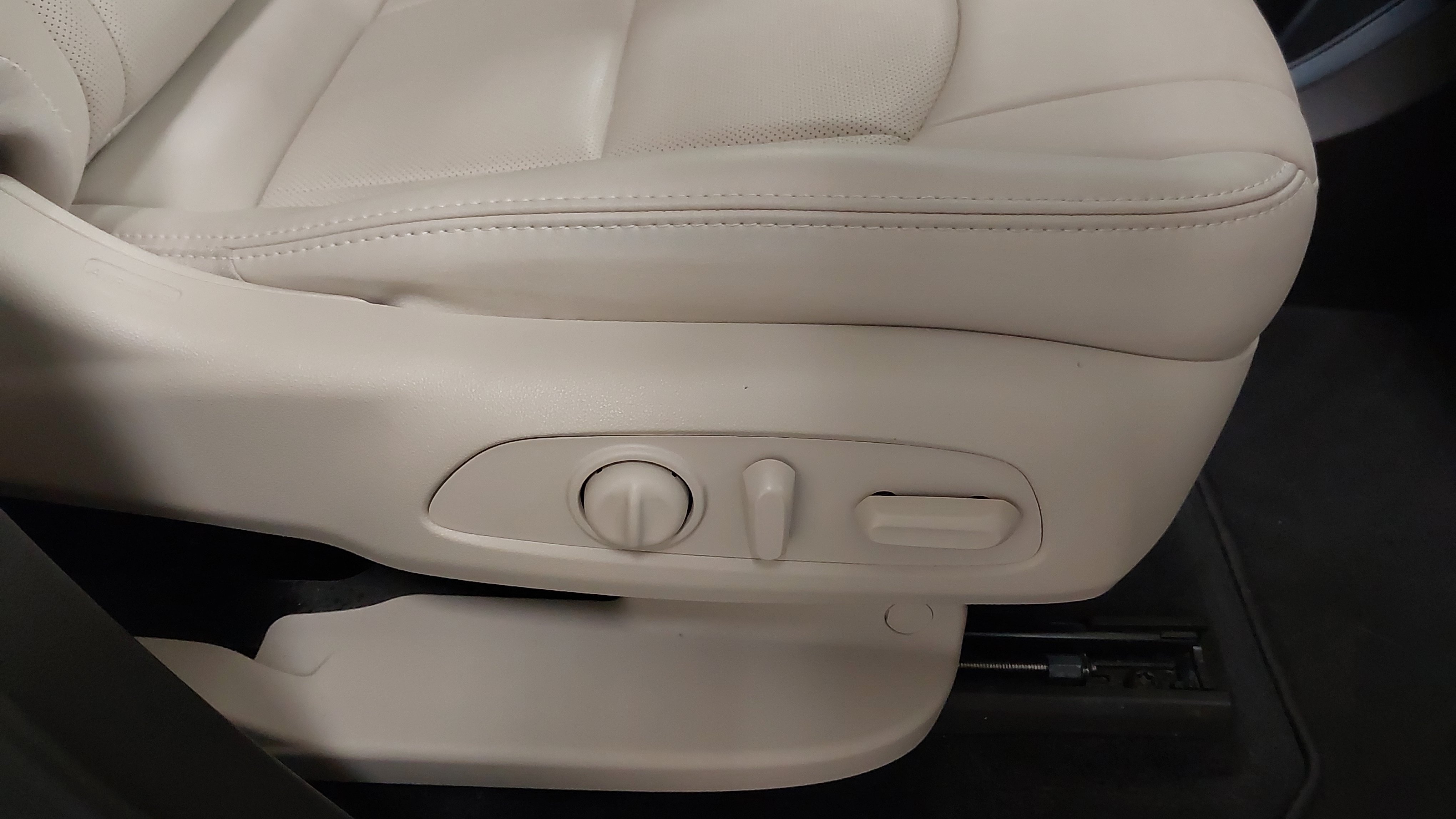 Used 2023 Buick Enclave Essence AWD/4WD image 28