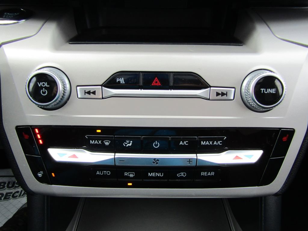 Used 2024 Ford Explorer XLT w/ Equipment Group 202A AWD/4WD image 29