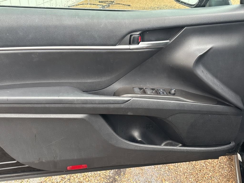 Used 2021 Toyota Camry SE image 6