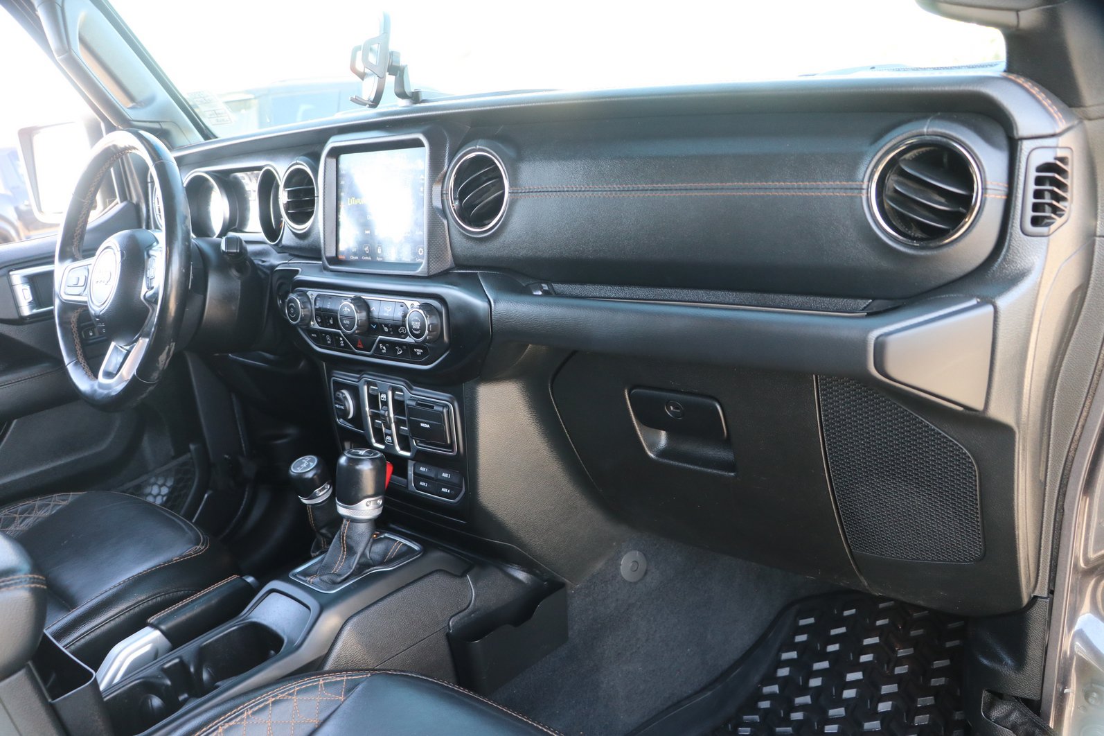 Used 2020 Jeep Wrangler Unlimited Sahara AWD/4WD image 34