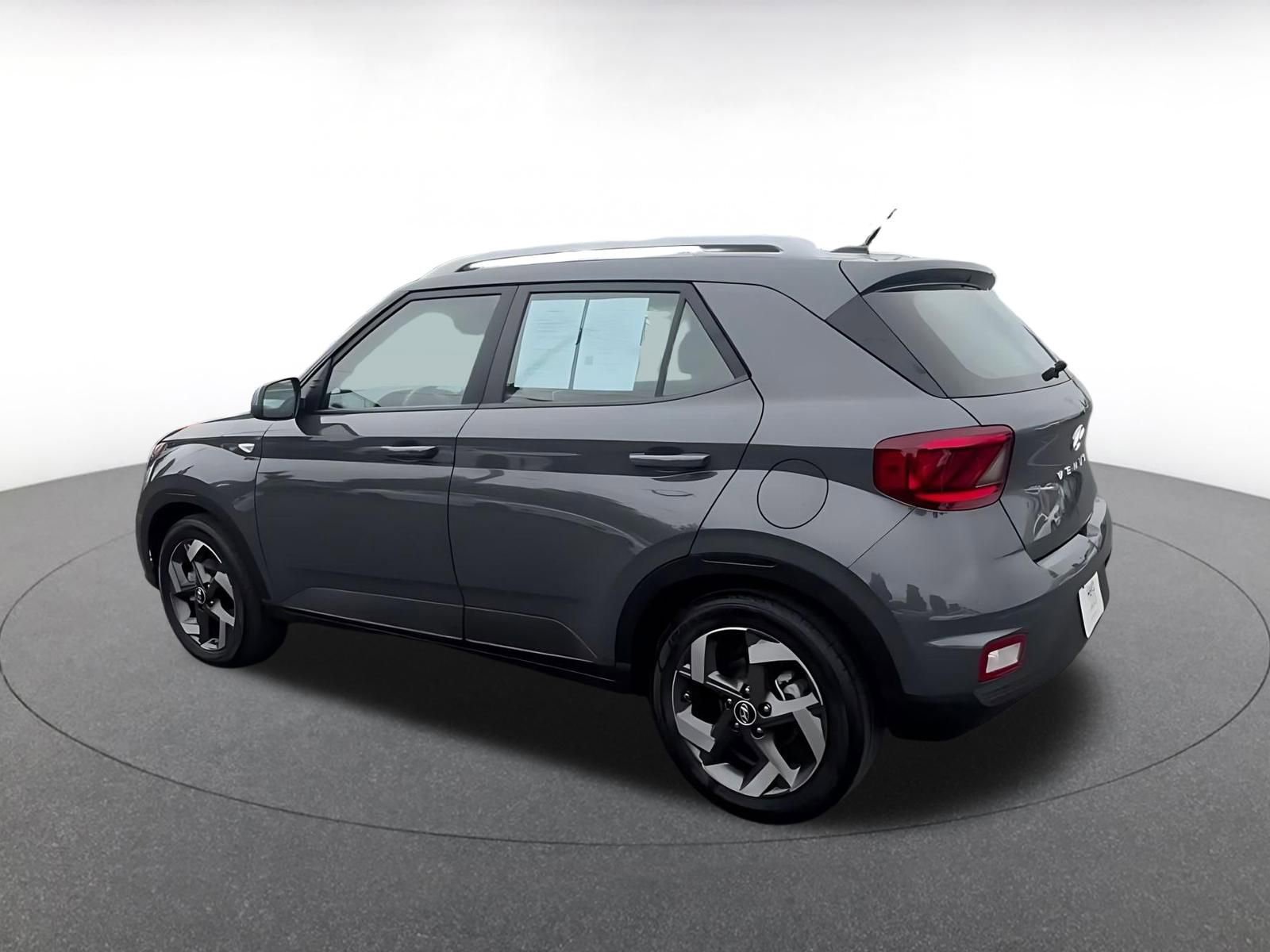 Used 2025 Hyundai Venue SEL image 10