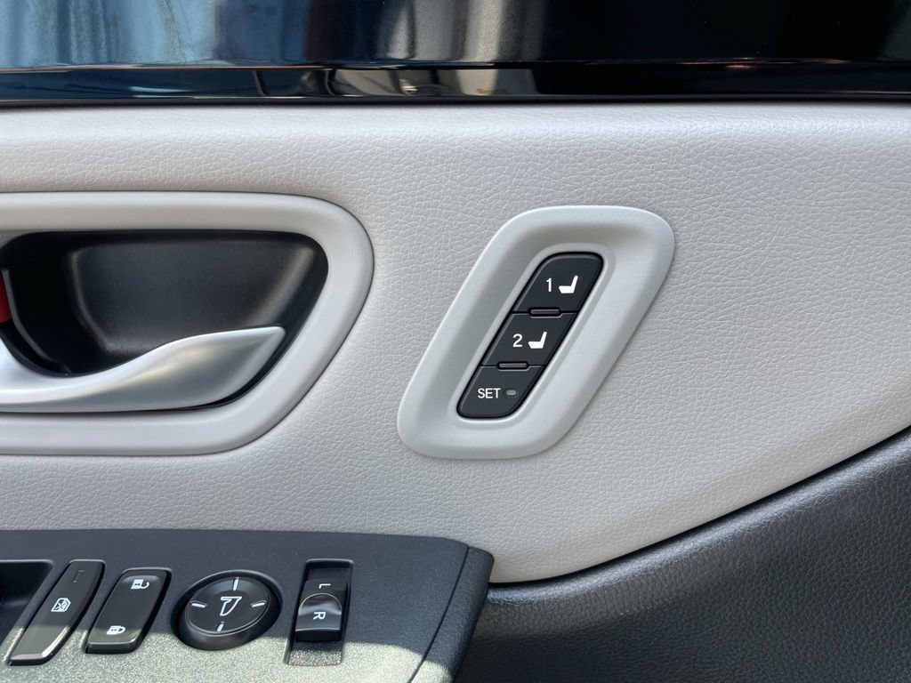 Used 2025 Honda Pilot EX-L image 23