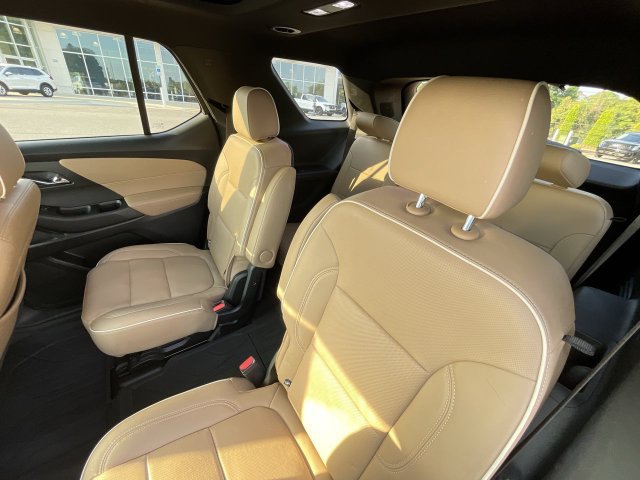 Used 2023 Chevrolet Traverse Premier FWD image 17