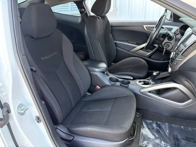 Used 2017 Hyundai Veloster FWD image 19