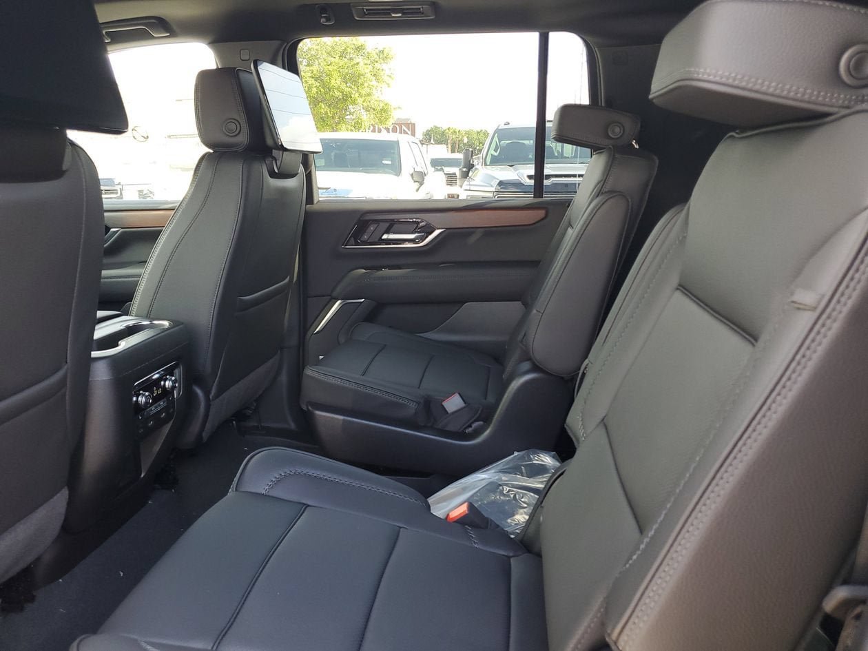 New 2026 GMC Yukon XL Denali w/ Denali Reserve Package AWD/4WD image 11