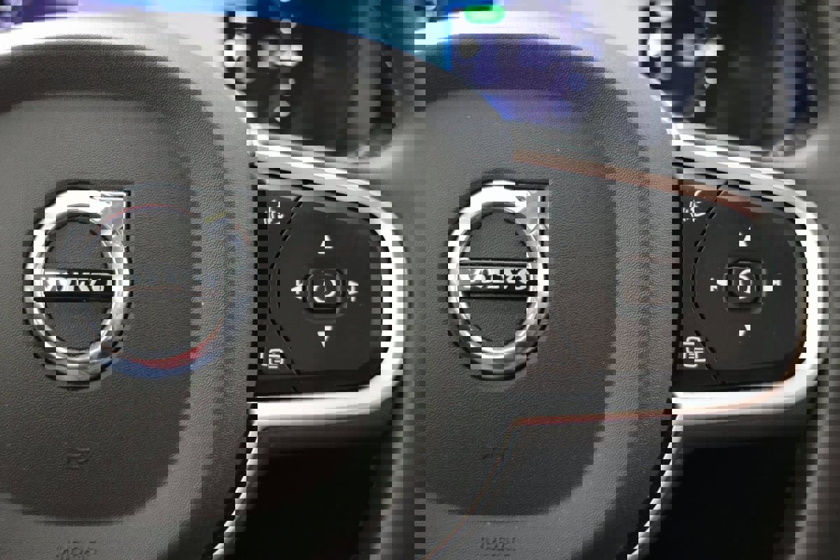 Used 2024 Volvo XC60 T8 Core image 28