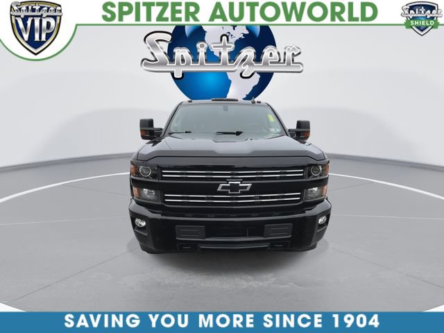 Used 2019 Chevrolet Silverado 2500 LT w/ Midnight Edition AWD/4WD image 3