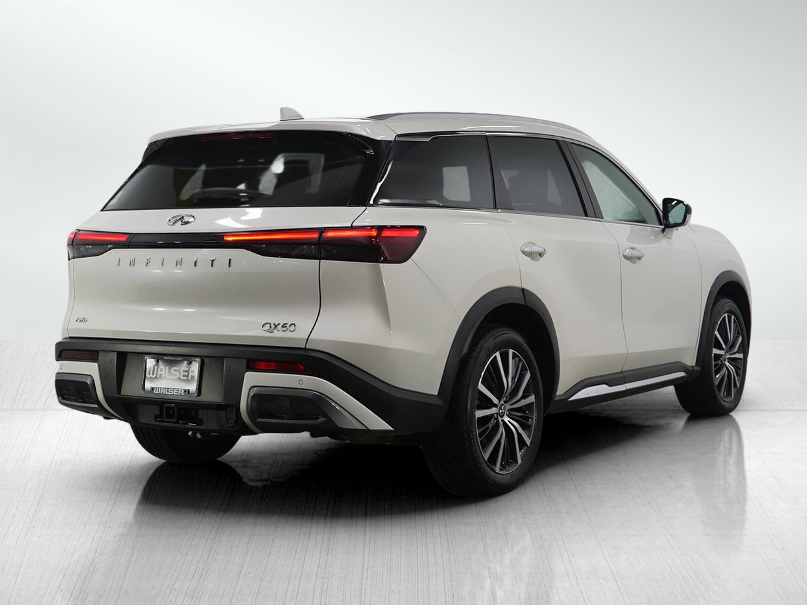 Used 2024 INFINITI QX60 Sensory image 5