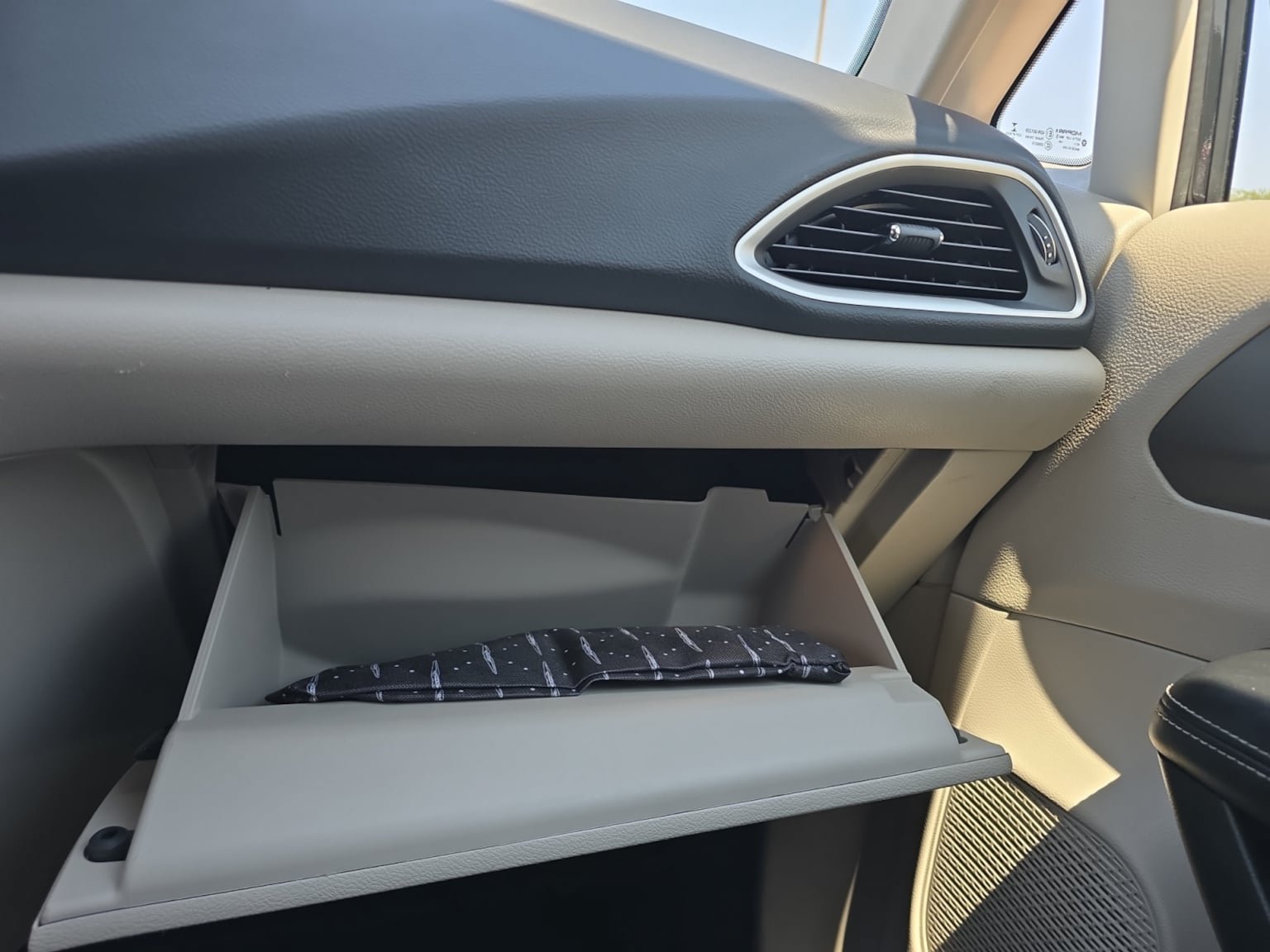 Used 2022 Chrysler Pacifica Touring-L FWD image 24