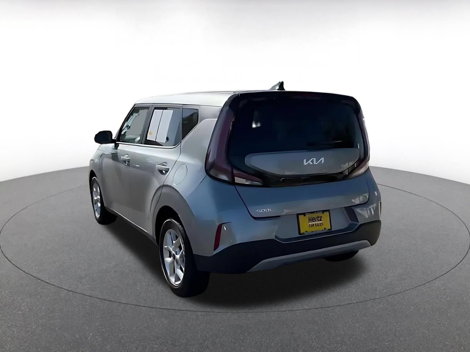 Used 2025 Kia Soul LX w/ LX Technology Package FWD image 10