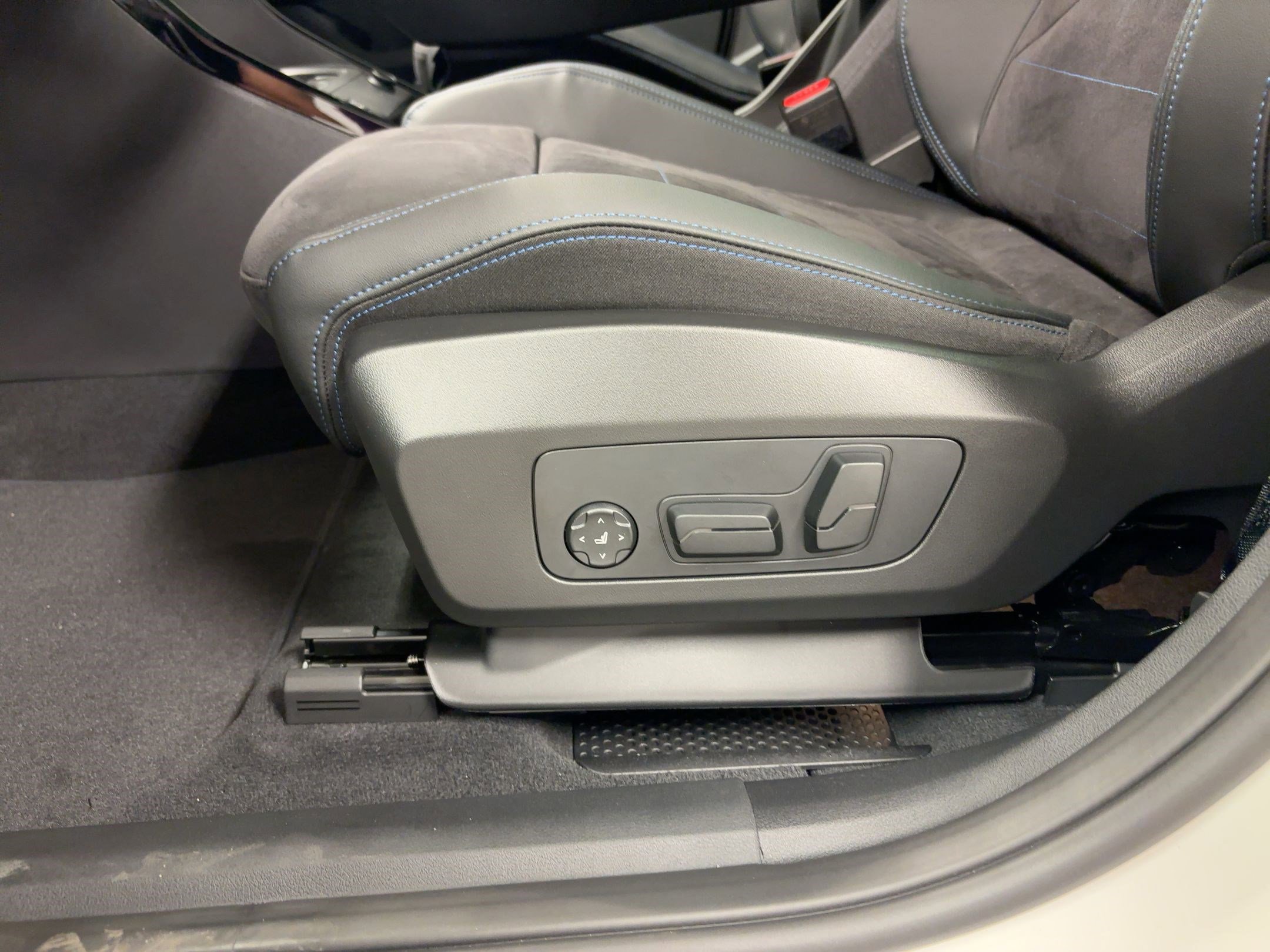 New 2026 BMW X2 xDrive28i w/ Technology Package image 13