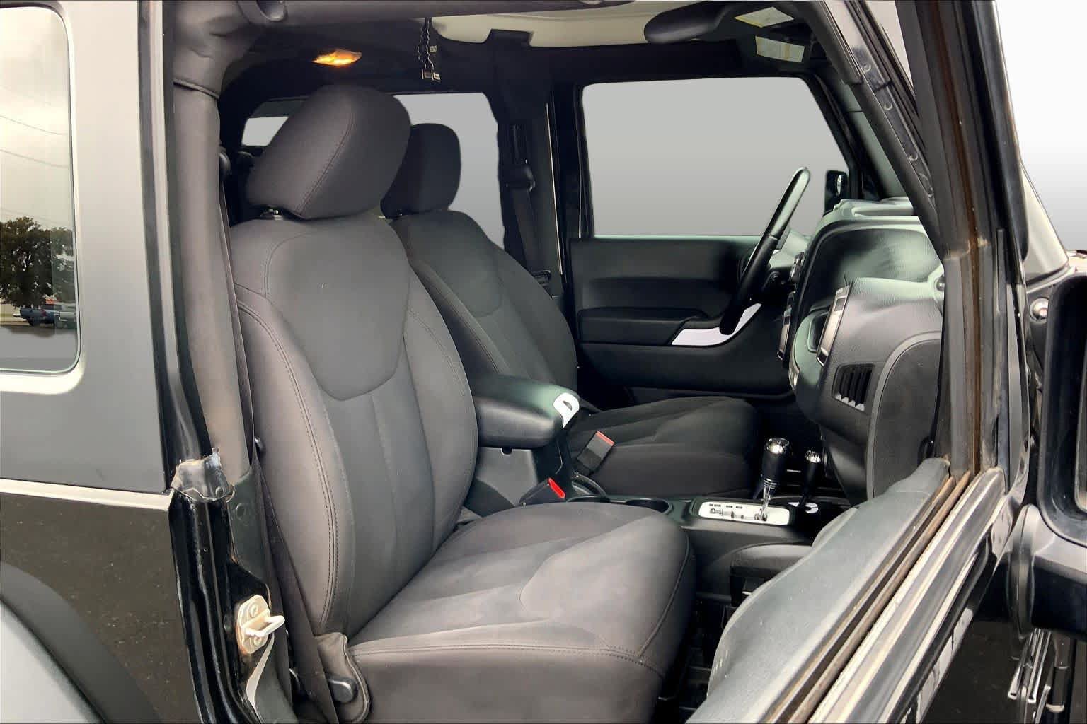 Used 2018 Jeep Wrangler Sport AWD/4WD image 9