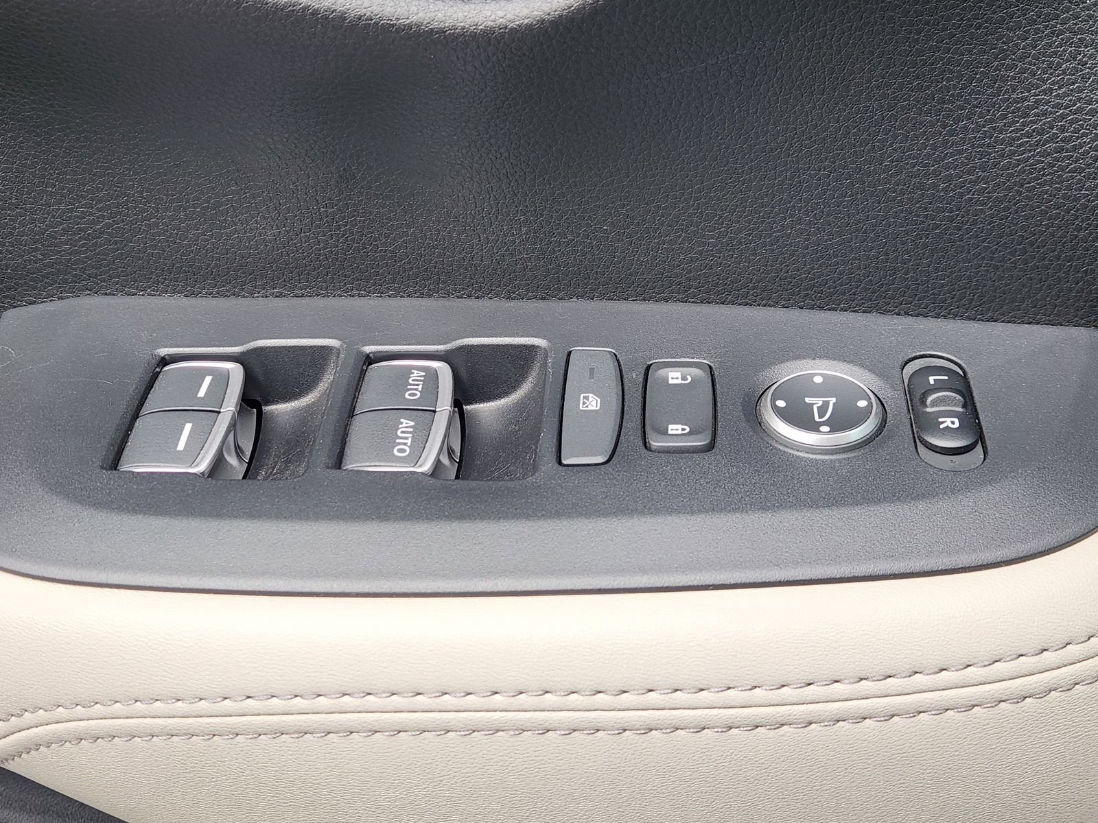 Used 2023 Honda HR-V EX-L image 27