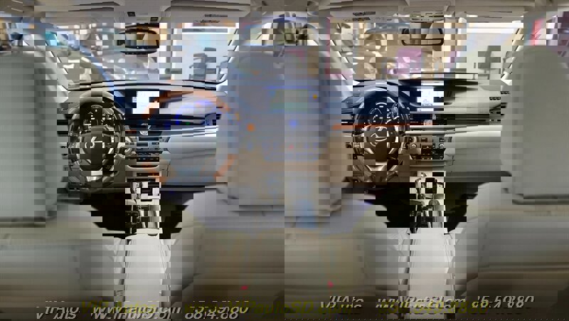 Used 2014 Lexus ES 300h w/ Premium Package w/Bamboo Trim image 18