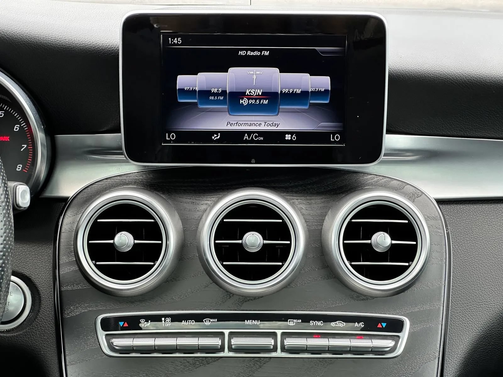 Used 2018 Mercedes-Benz GLC 300 4MATIC w/ Premium Package image 15