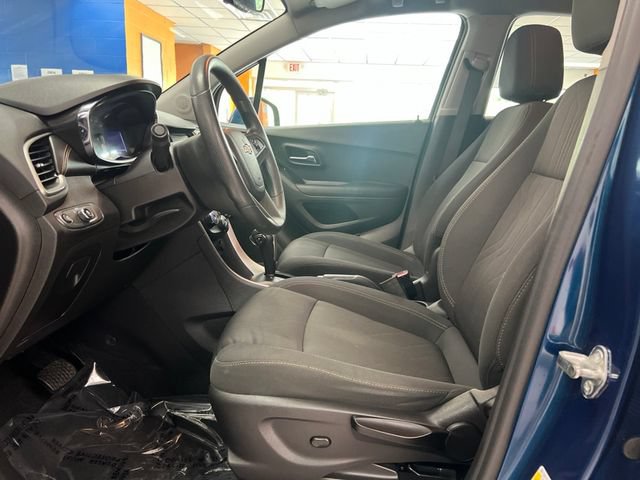 Used 2020 Chevrolet Trax LT FWD image 16