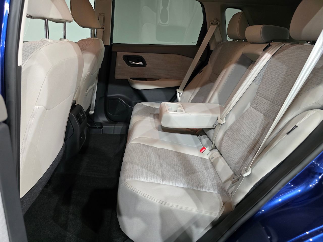 Used 2023 Nissan Rogue SV image 34