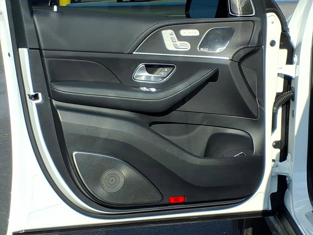 Used 2025 Mercedes-Benz GLS 580 GLS 580 4MATIC image 4