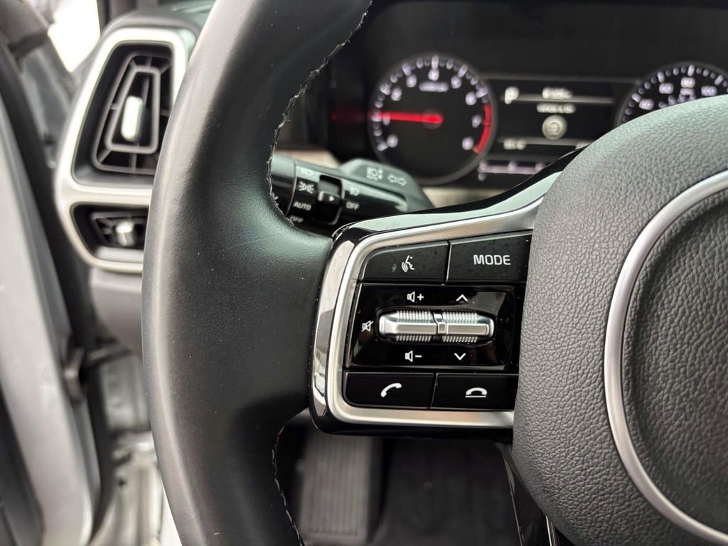 Used 2021 Kia Sorento EX w/ EX AWD X-Line Package image 17