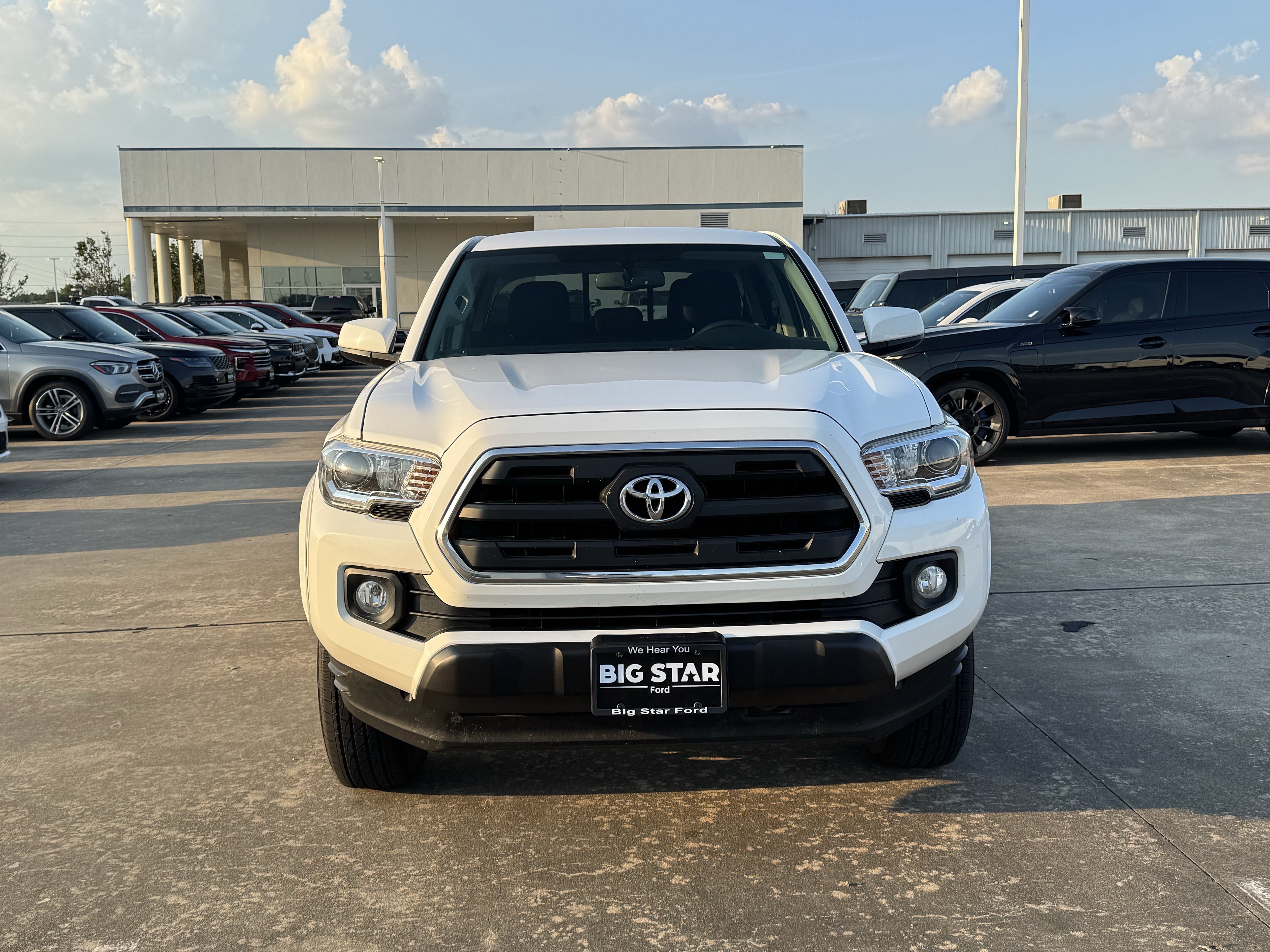 Used 2017 Toyota Tacoma SR5 w/ Tow Package RWD image 11