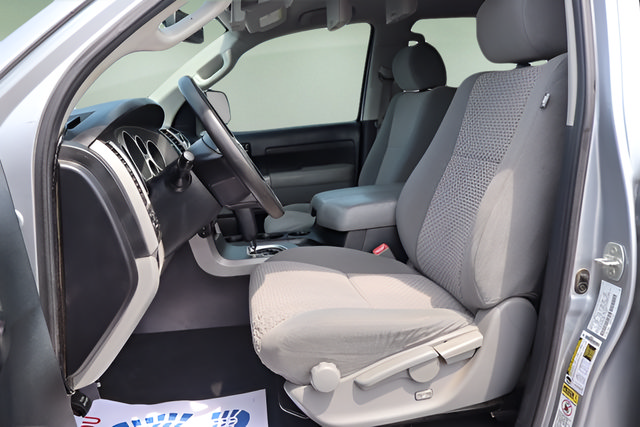 Used 2012 Toyota Tundra 4x4 CrewMax w/ Tow Pkg image 10