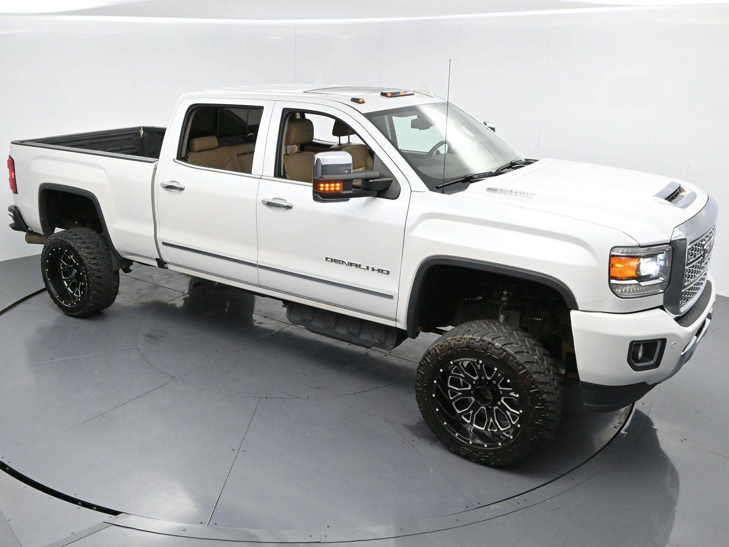 Used 2019 GMC Sierra 2500 Denali w/ Duramax Plus Package AWD/4WD image 38
