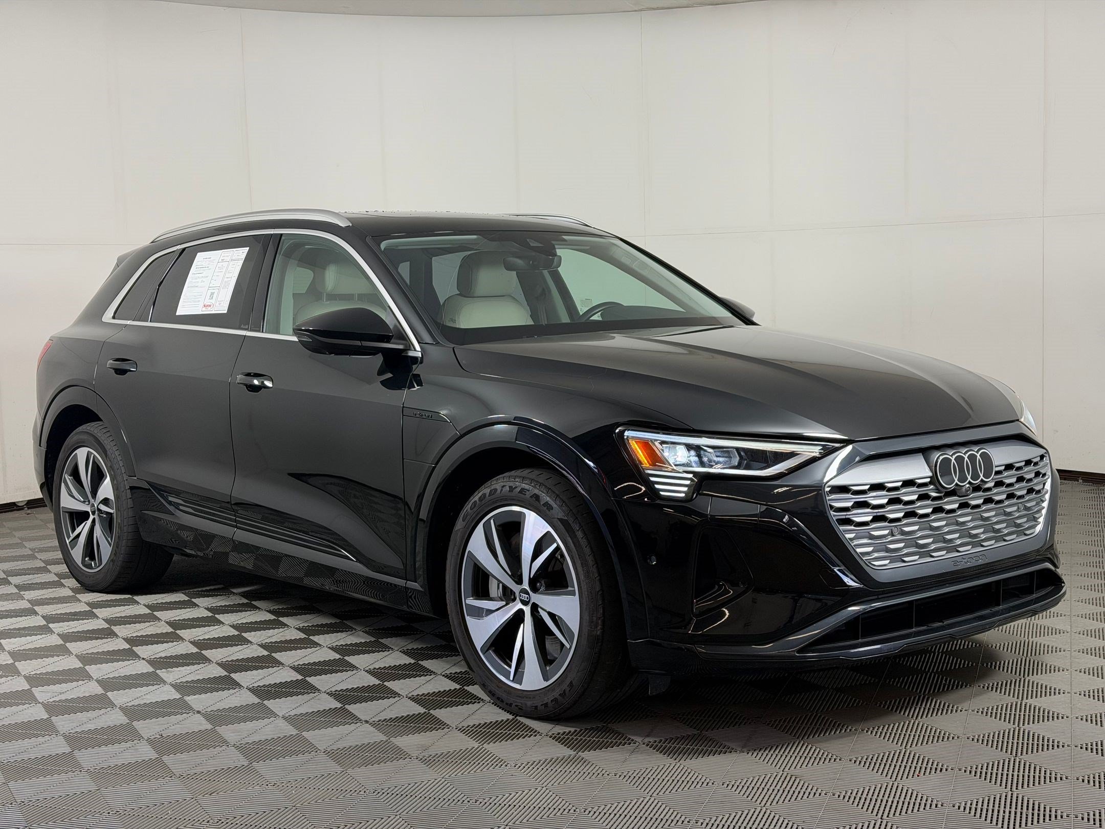 Certified 2024 Audi Q8 e-tron Premium Plus w/ Premium Plus Package AWD/4WD image 7