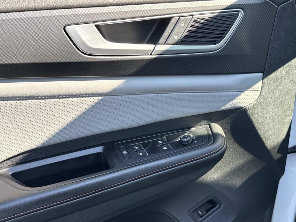 Used 2024 Volkswagen Atlas Peak Edition SEL AWD/4WD image 18