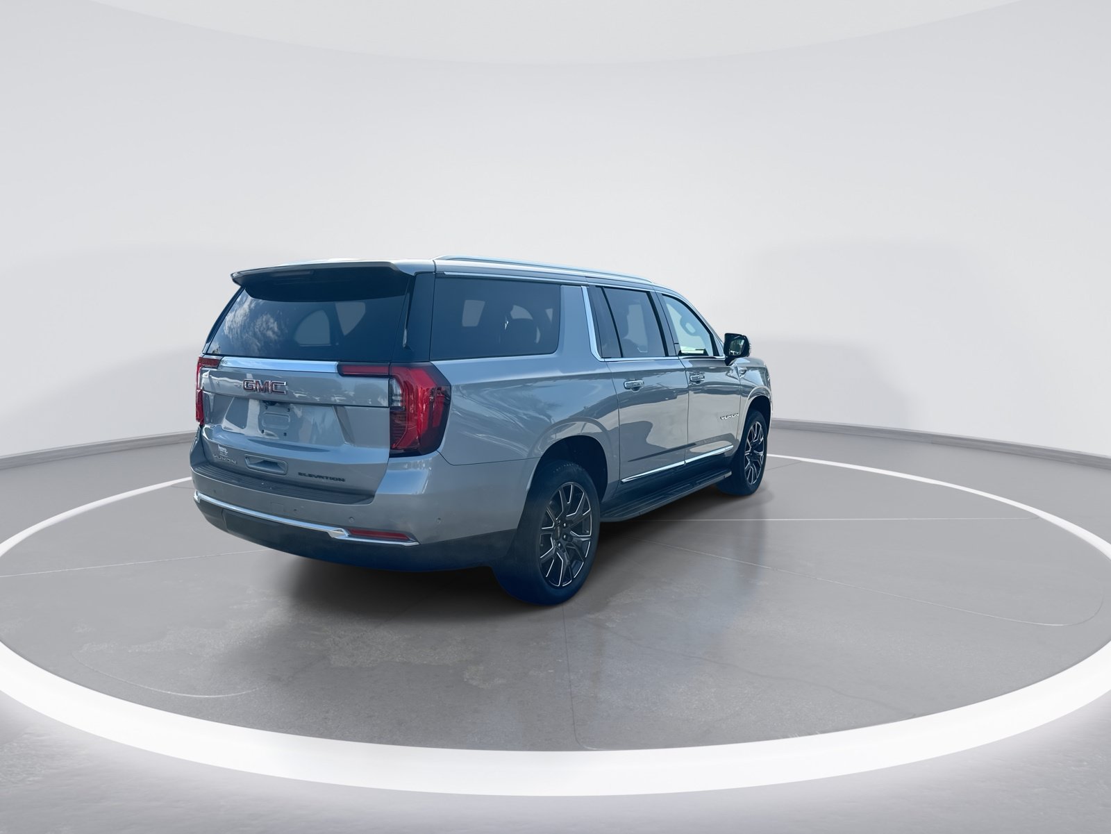 Used 2025 GMC Yukon XL Elevation AWD/4WD image 9