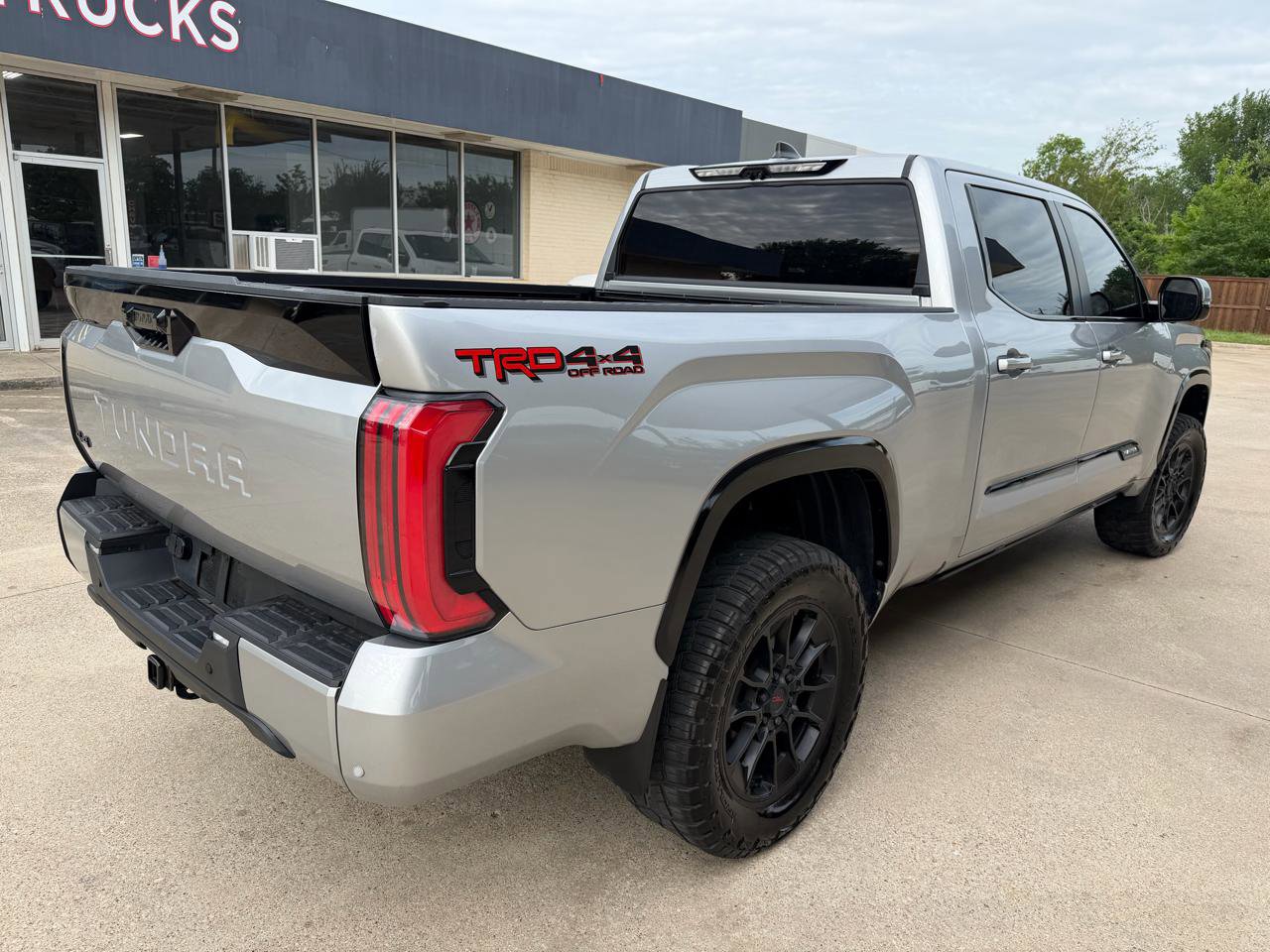 Used 2024 Toyota Tundra Platinum w/ TRD Off-Road Package AWD/4WD image 5